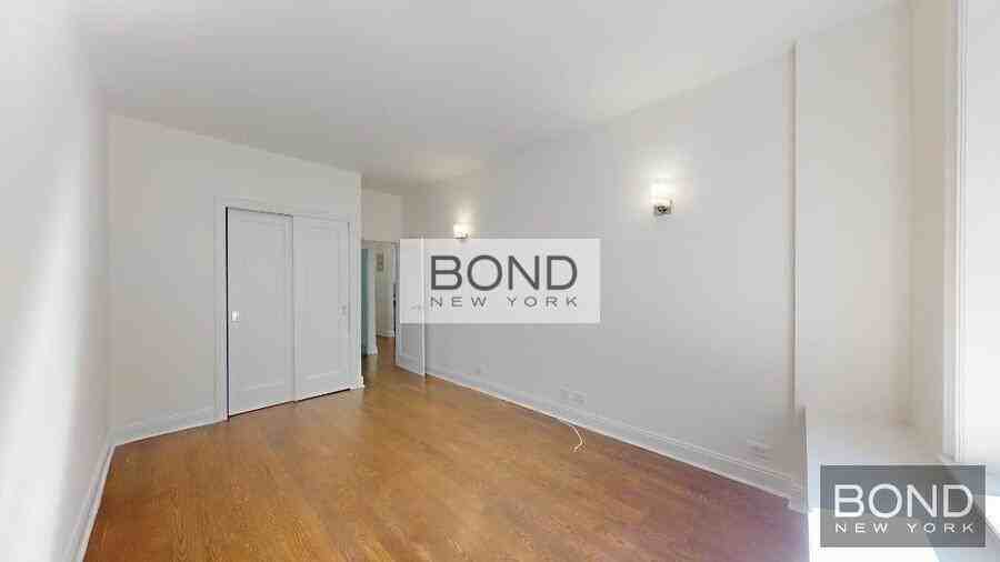154 W 16th St #V4 - Photo 3 of 4