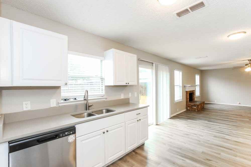1104 Beechwood Dr - Photo 7 of 17