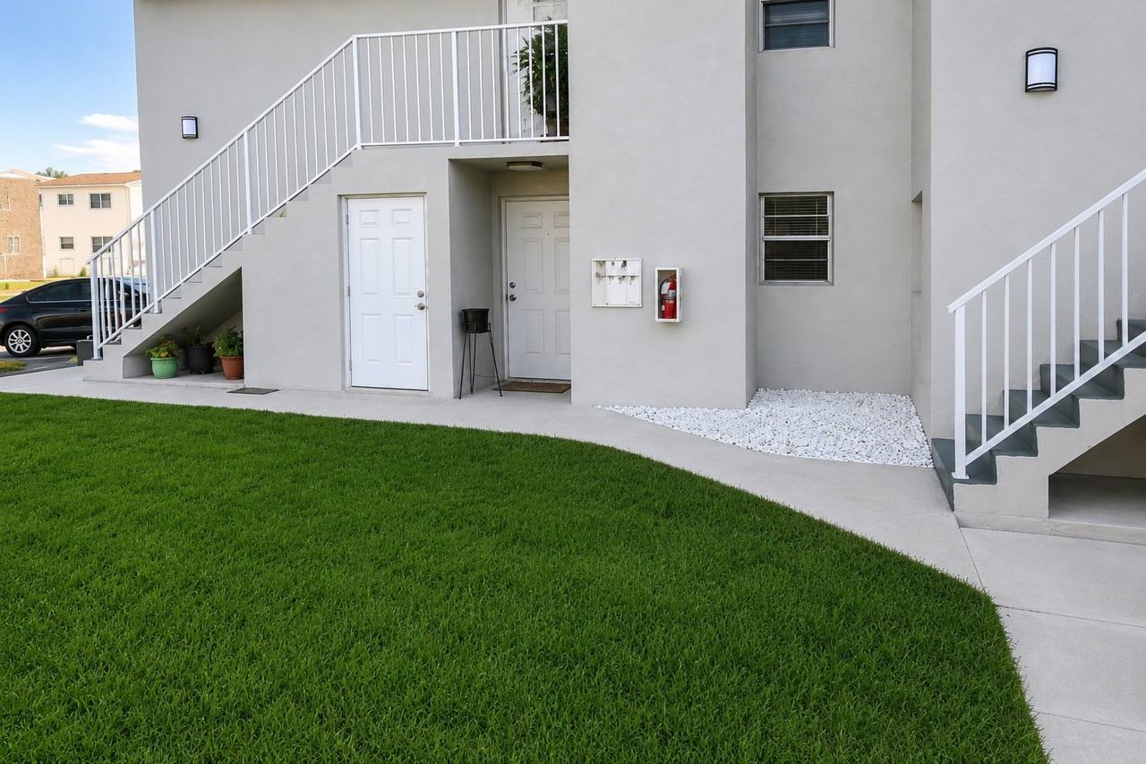 3741 Sw 60th Ave - Photo 2 of 5