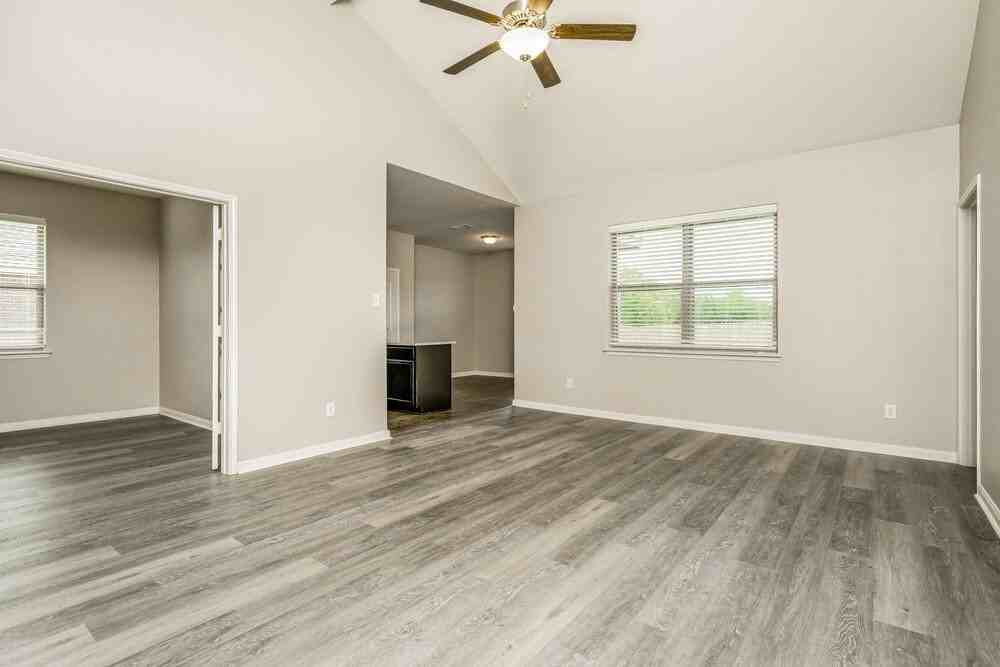1403 Park Trails Blvd - Photo 3 of 16