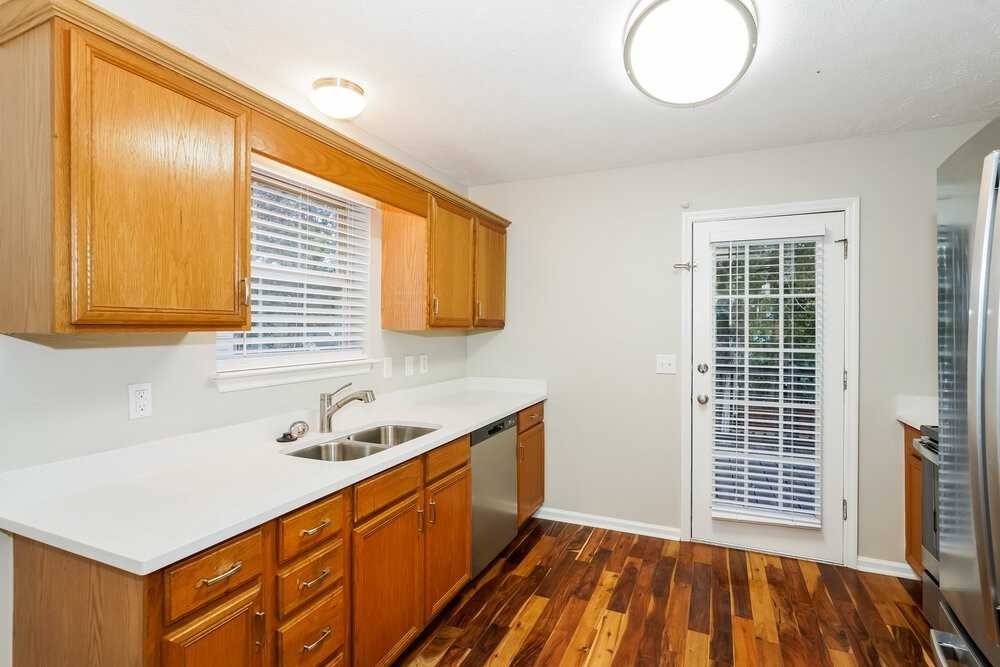 452 Cedar Park Cir - Photo 7 of 16