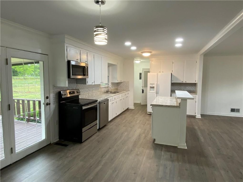 207 Corning St - Photo 2 of 15