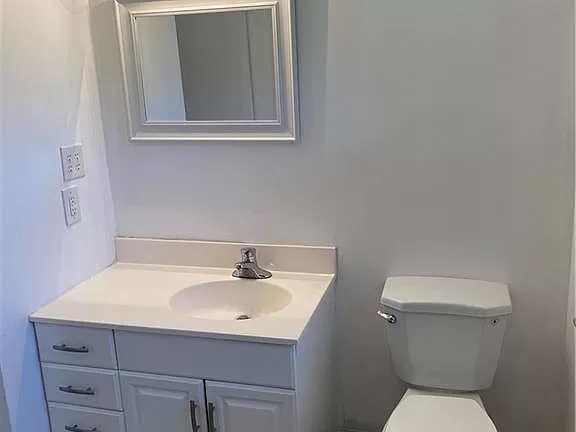 207 Corning St - Photo 5 of 15