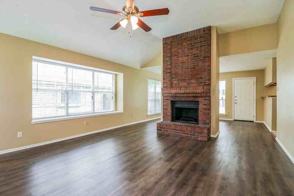 6309 Brookmont Ct - Photo 3 of 15