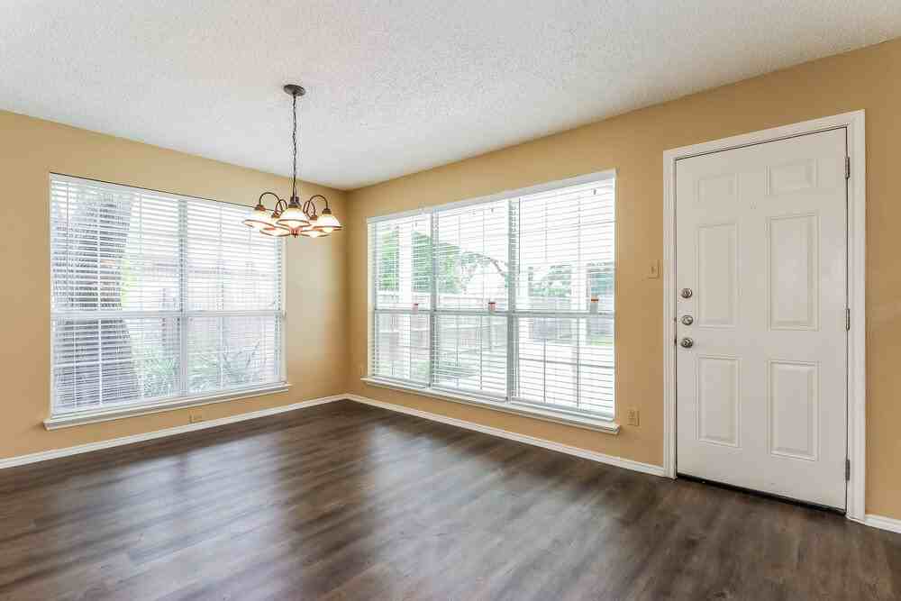 6309 Brookmont Ct - Photo 4 of 15
