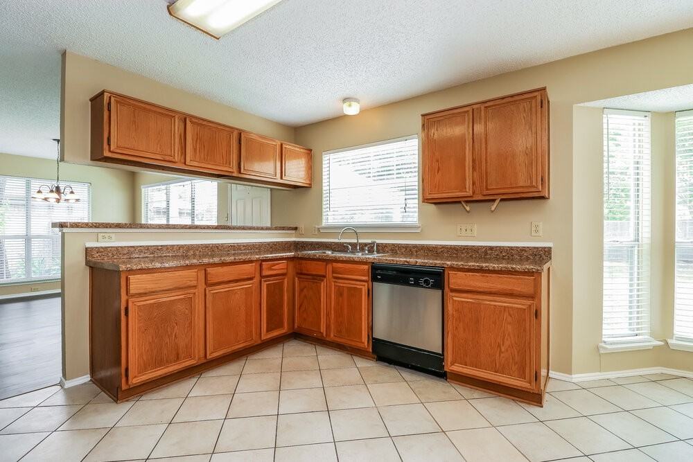 6309 Brookmont Ct - Photo 7 of 15