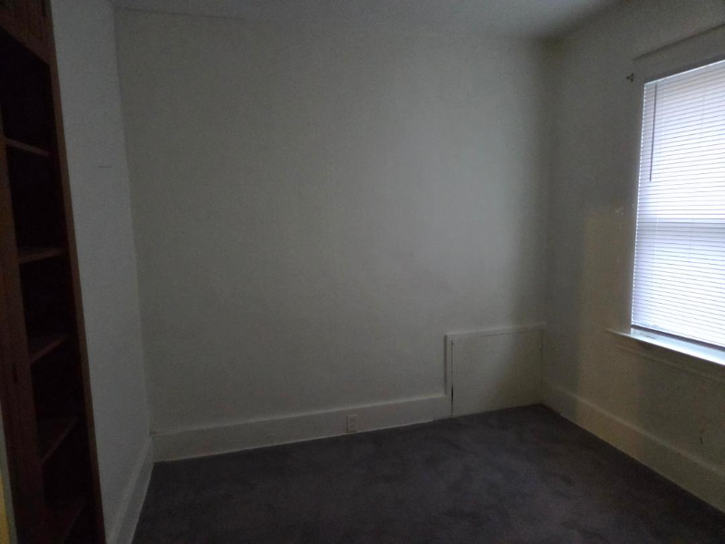 711 Yale St - Photo 5 of 9