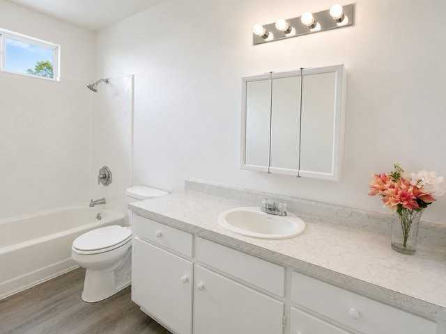 1022 E Barnard St - Photo 2 of 4
