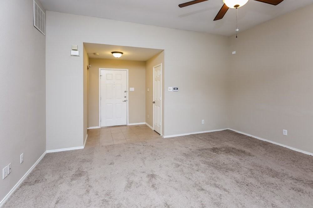 1037 Harriman Dr - Photo 3 of 16