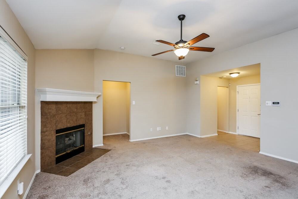 1037 Harriman Dr - Photo 4 of 16