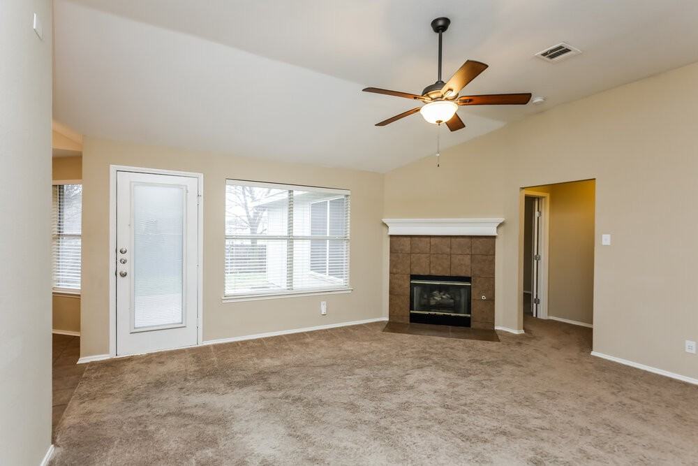 1037 Harriman Dr - Photo 6 of 16