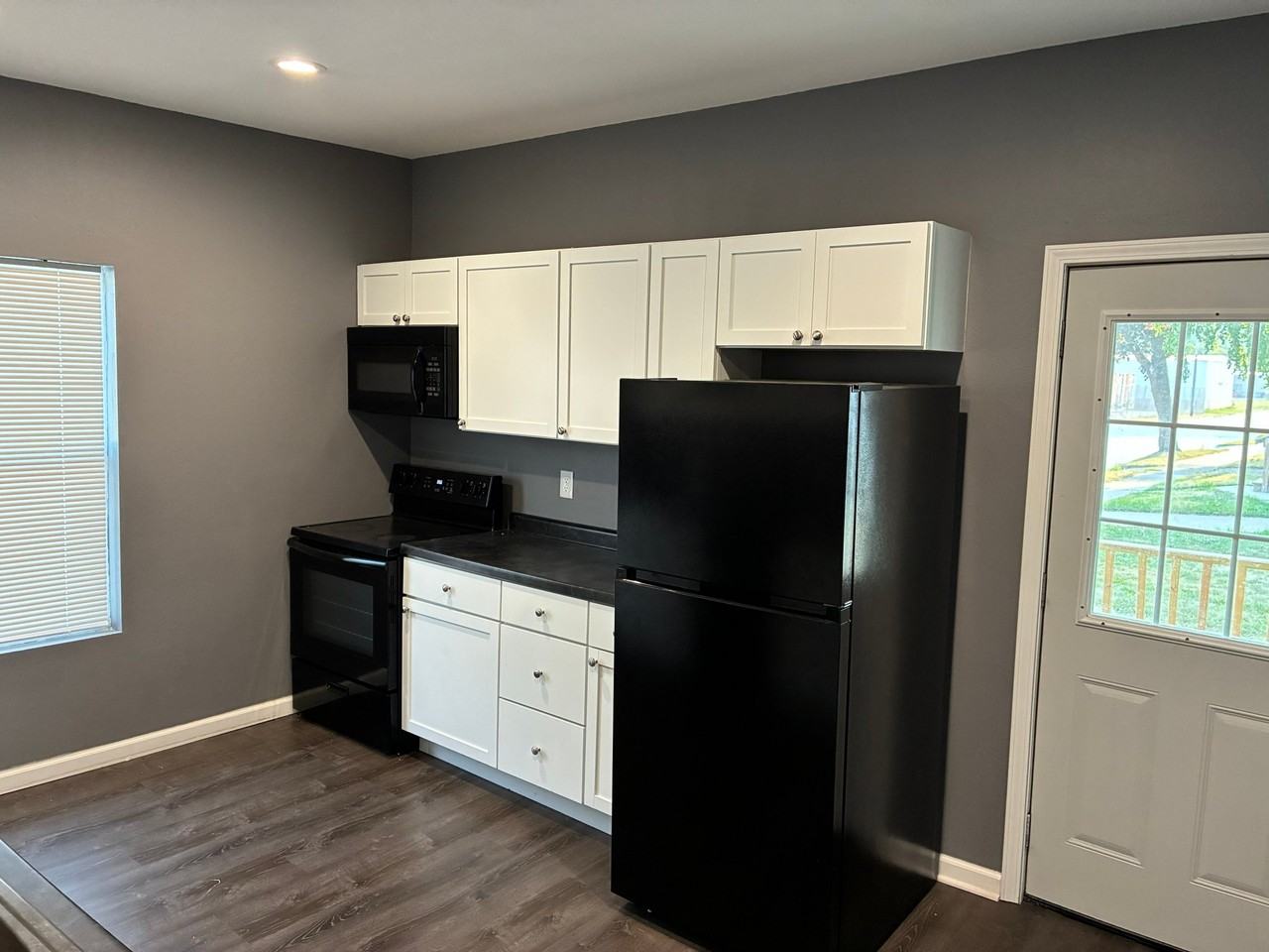 514 S Center St - Photo 2 of 7