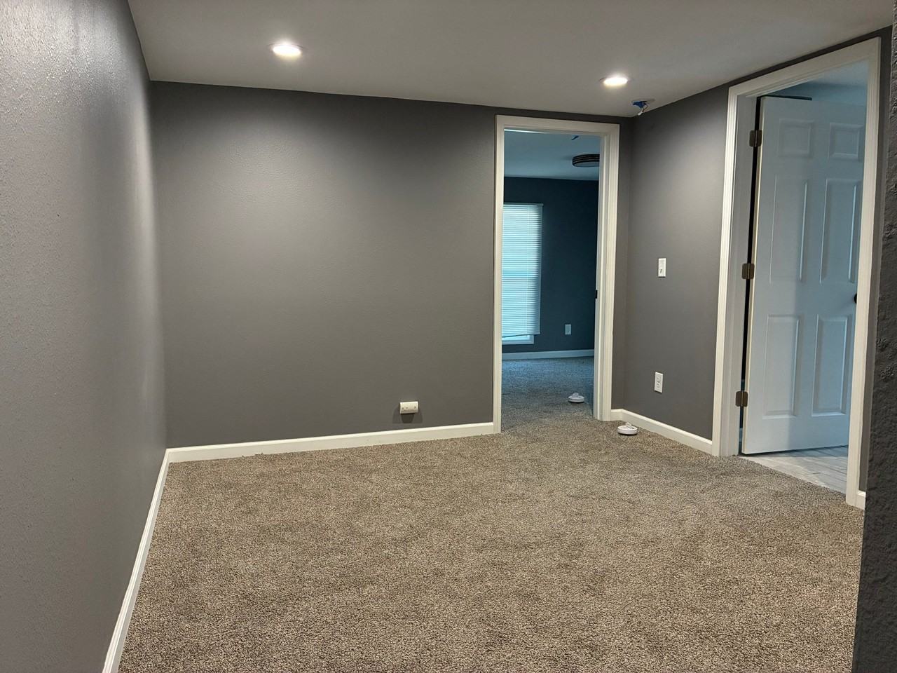 514 S Center St - Photo 5 of 7