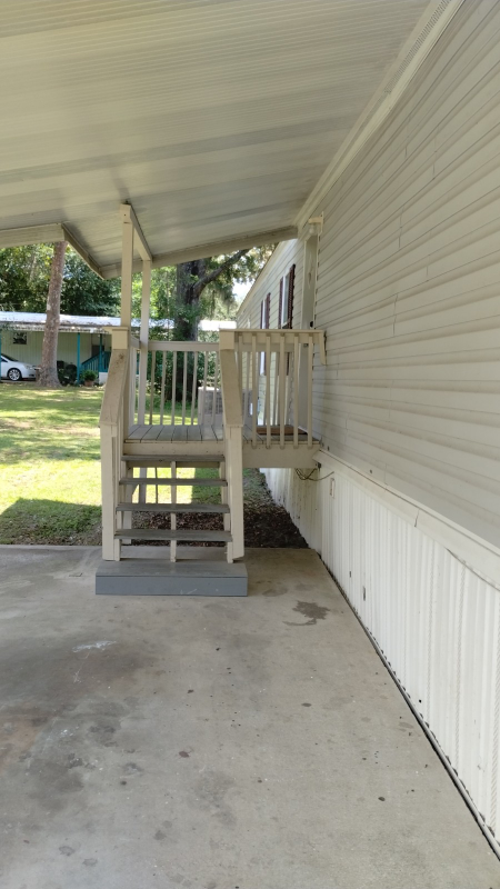 143 Se Laurence Ct - Photo 4 of 22