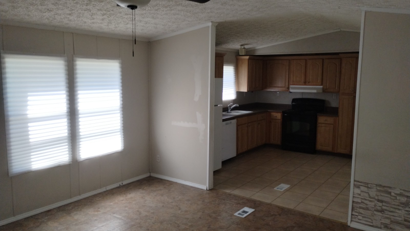 143 Se Laurence Ct - Photo 7 of 22