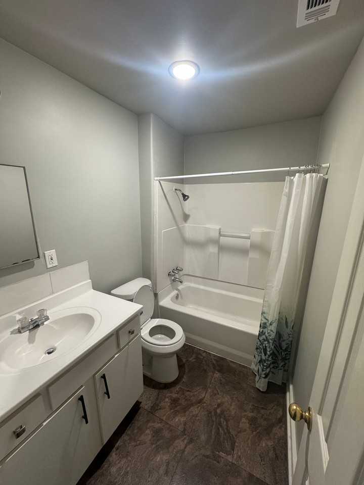 205 E Gleason St - Photo 4 of 11