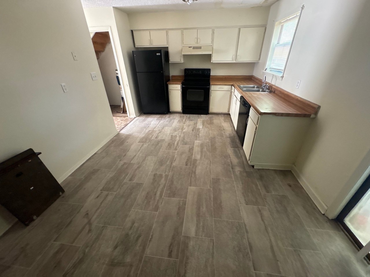 131 Carriage Pl #4 - Photo 3 of 5