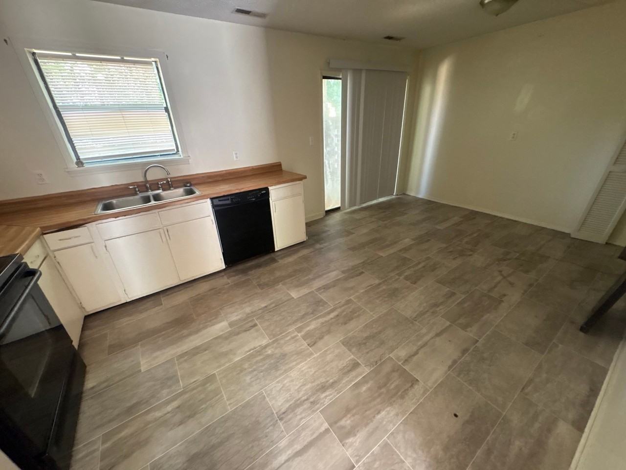 131 Carriage Pl #4 - Photo 4 of 5