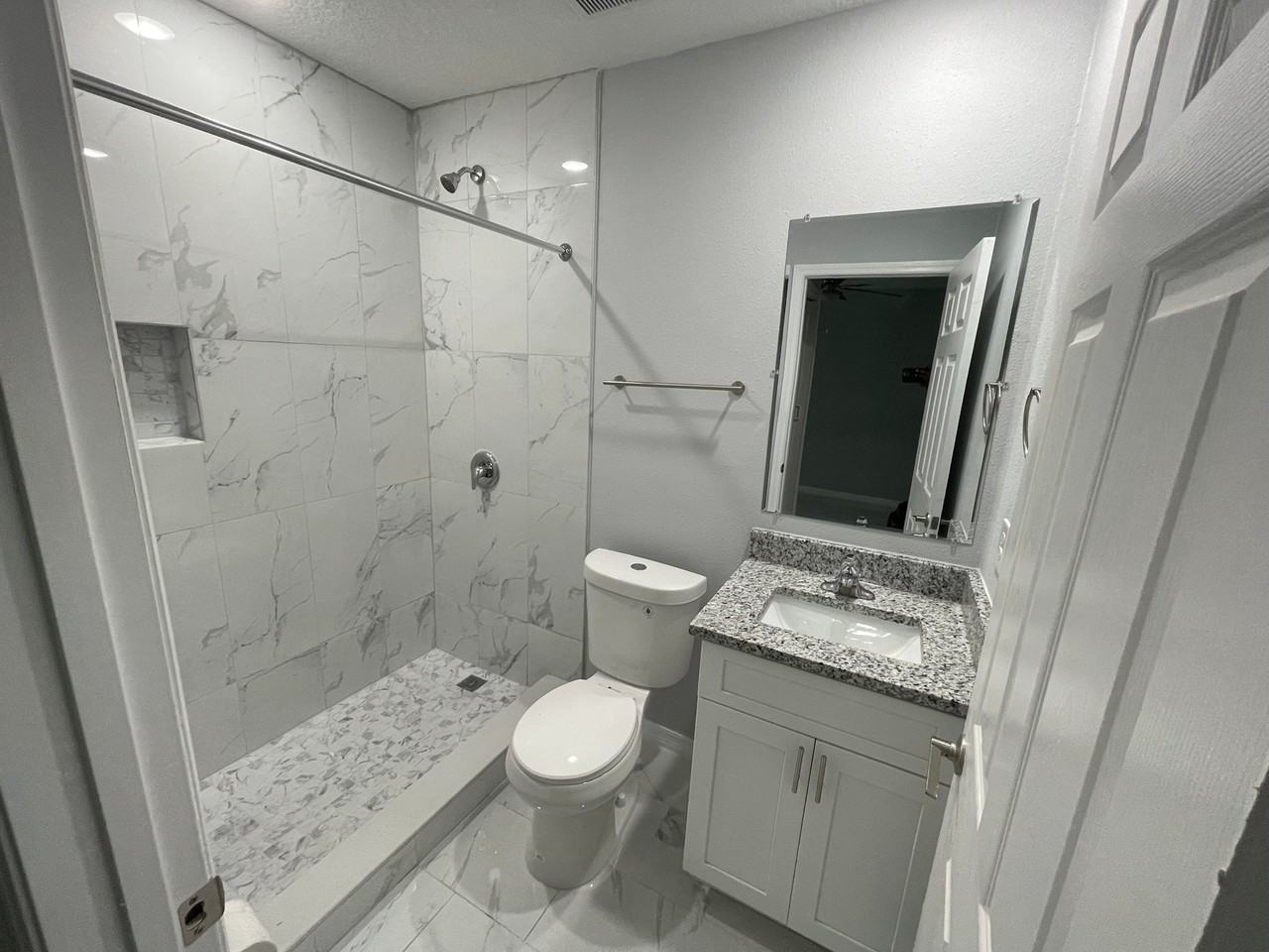 1806 Bay St - Photo 5 of 8