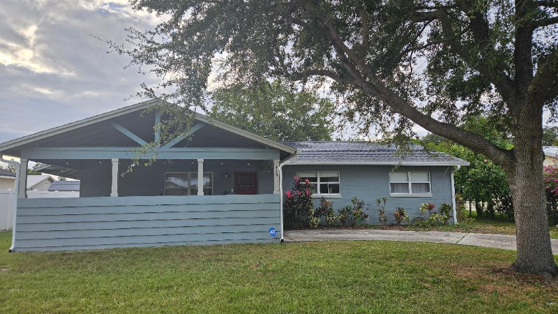 415 Lochmond Dr