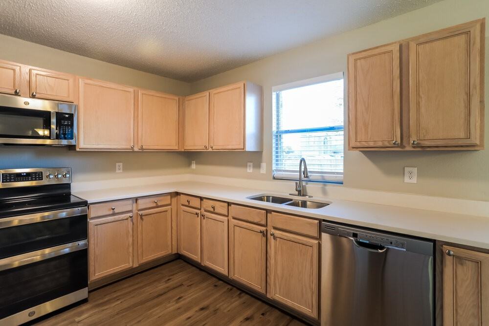 16101 Hollyhill Ct - Photo 7 of 17