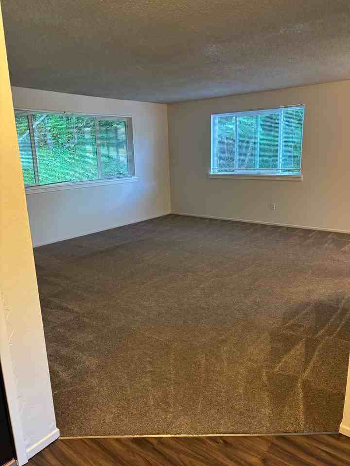 1626 S Kent Des Moines Rd #D - Photo 2 of 15