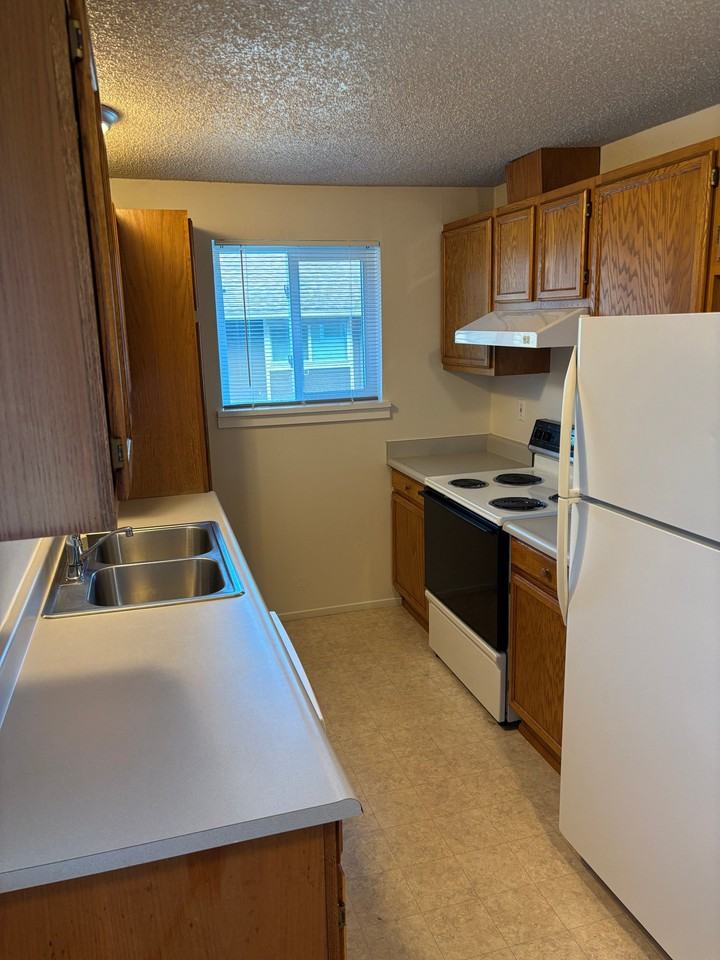 1626 S Kent Des Moines Rd #D - Photo 5 of 15