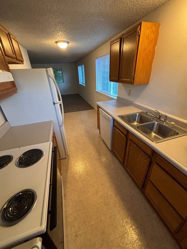 1626 S Kent Des Moines Rd #D - Photo 6 of 15