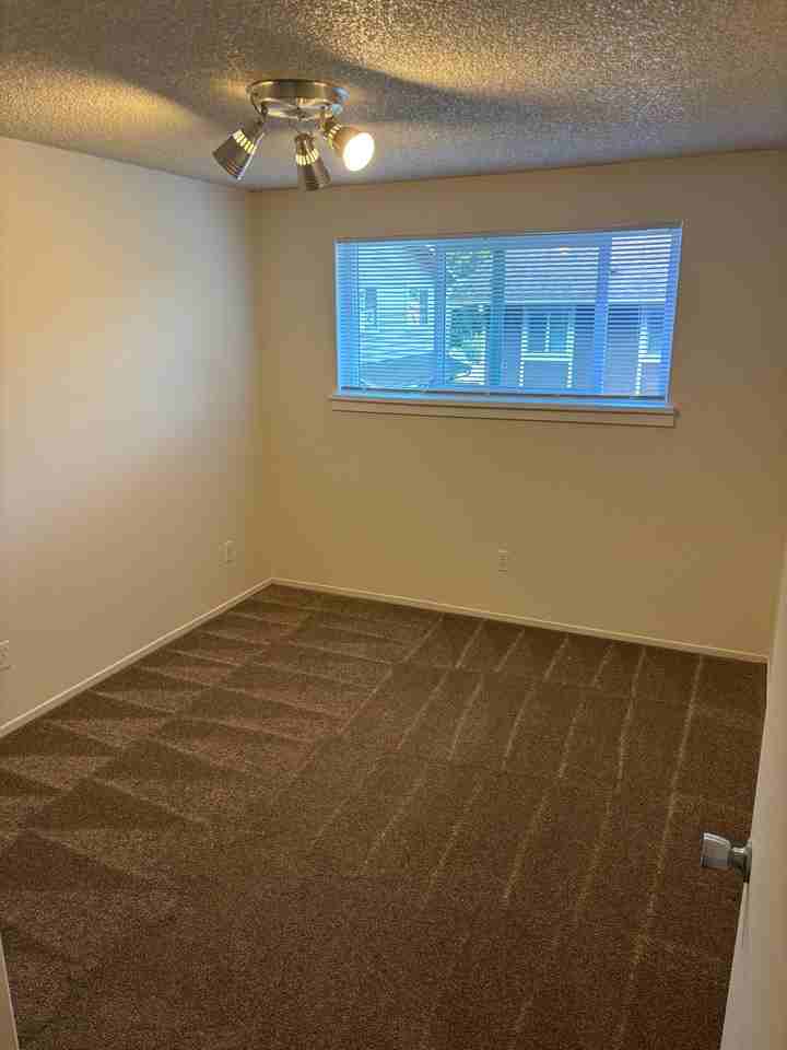1626 S Kent Des Moines Rd #D - Photo 7 of 15