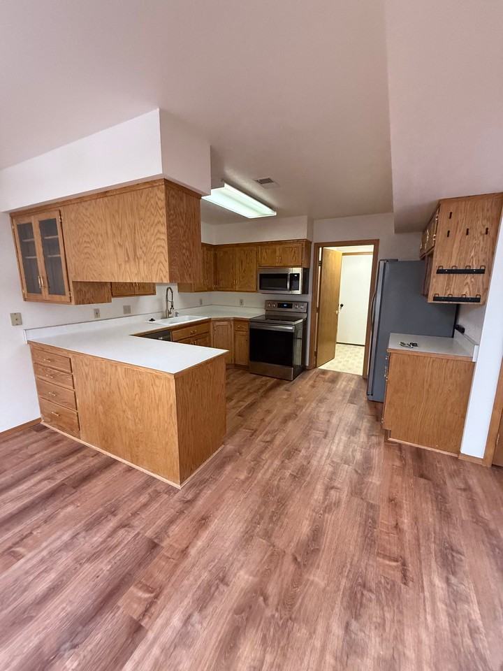 1732 Sanders Dr - Photo 6 of 20