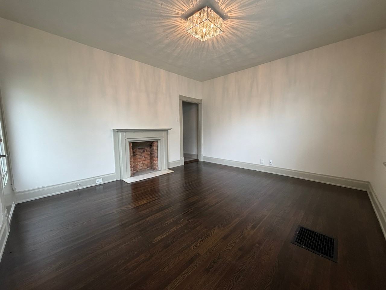 4127 Lakeman St - Photo 5 of 16