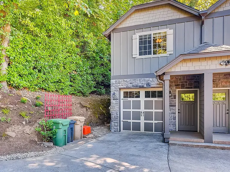 1402 Parrish St - Photo 4 of 17