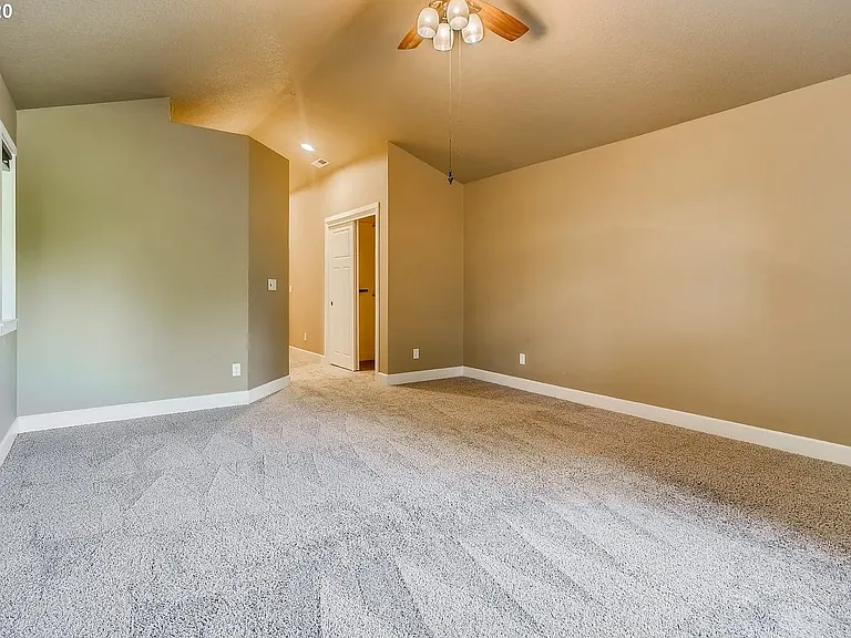 1402 Parrish St - Photo 7 of 17