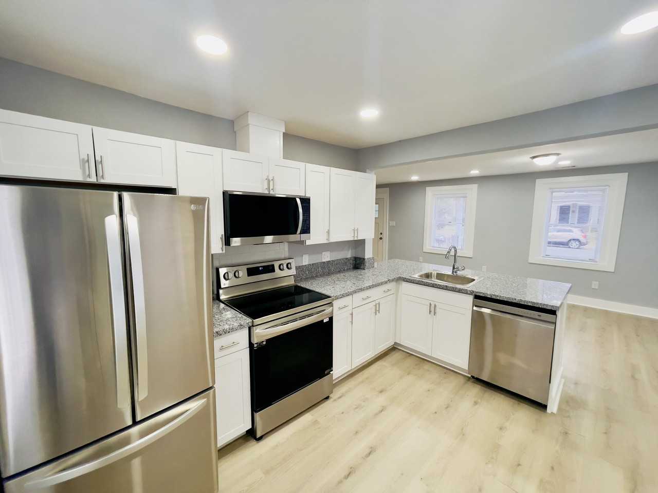 1416 E 33rd St - Photo 5 of 19