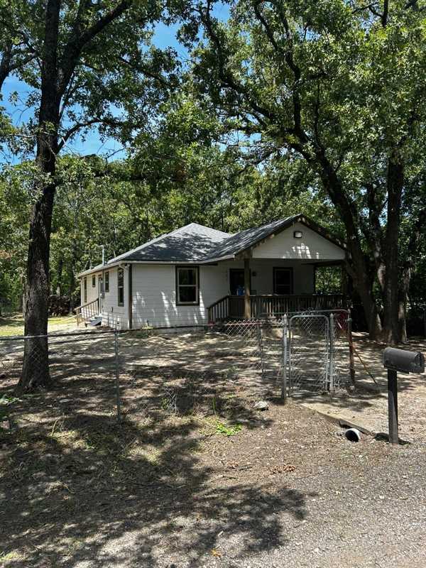 121 Telephone Rd - Photo 2 of 17