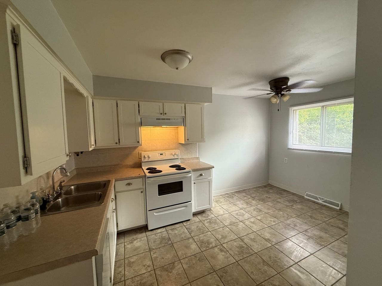 542 Newman Rd #4 - Photo 5 of 16