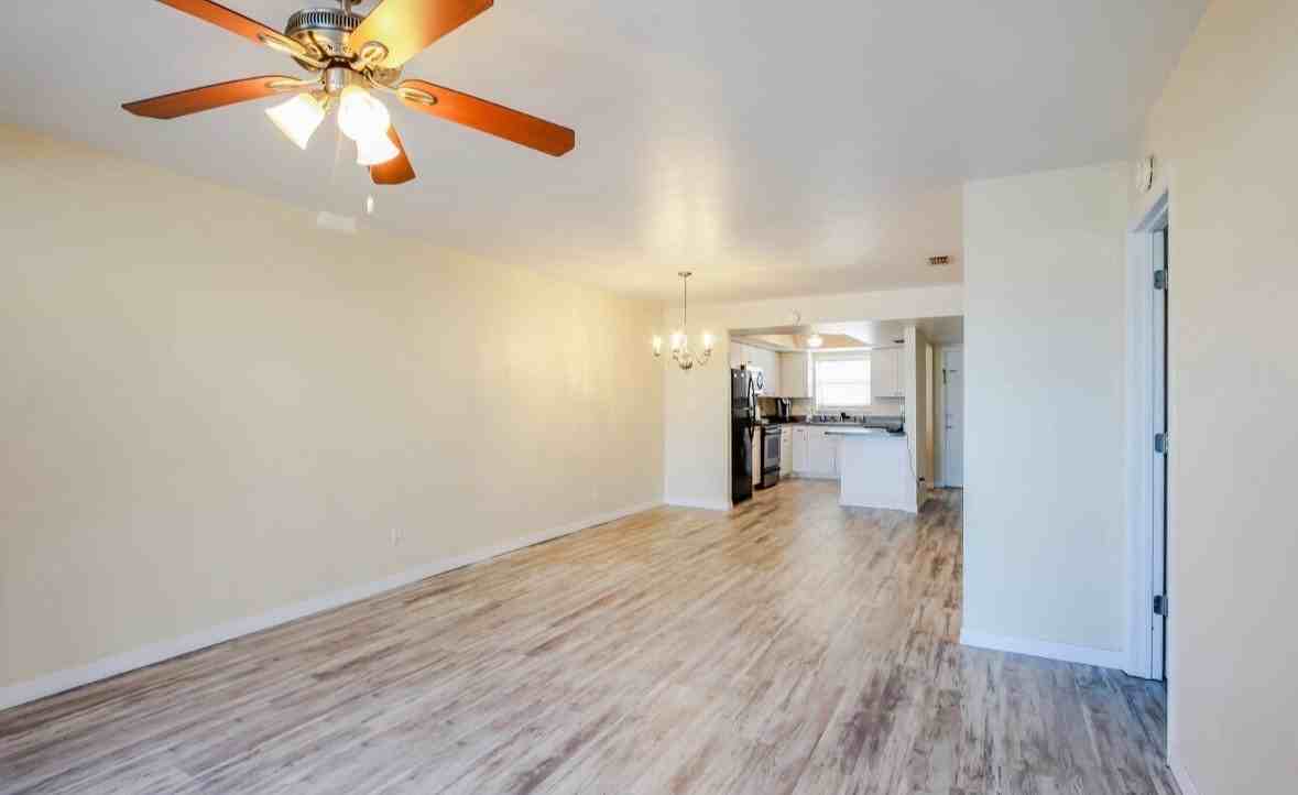 706 Se 13th Ct #D - Photo 3 of 10