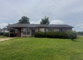 featured image of 5115 N Woodland Dr