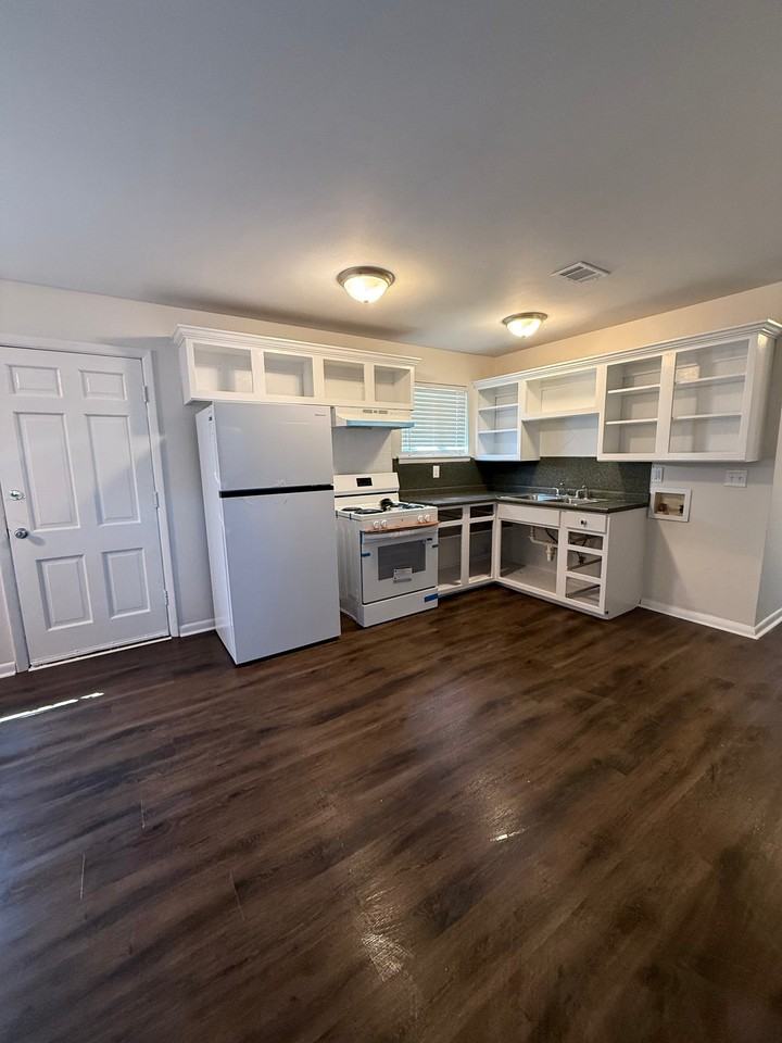 5115 N Woodland Dr - Photo 3 of 8
