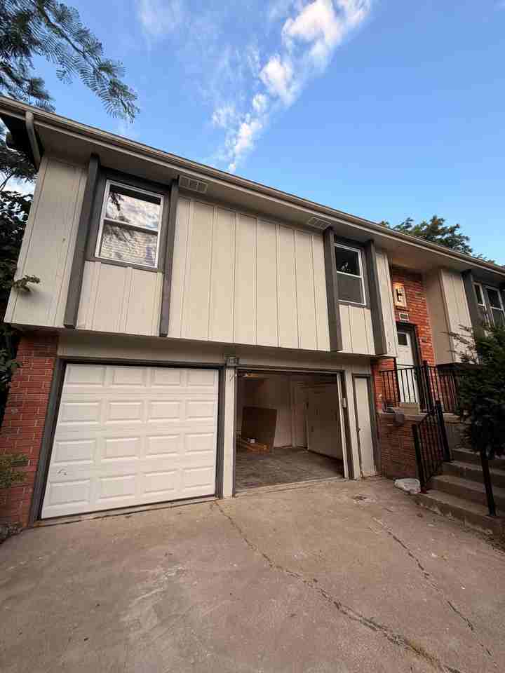 1632 S Kenwood St - Photo 2 of 30