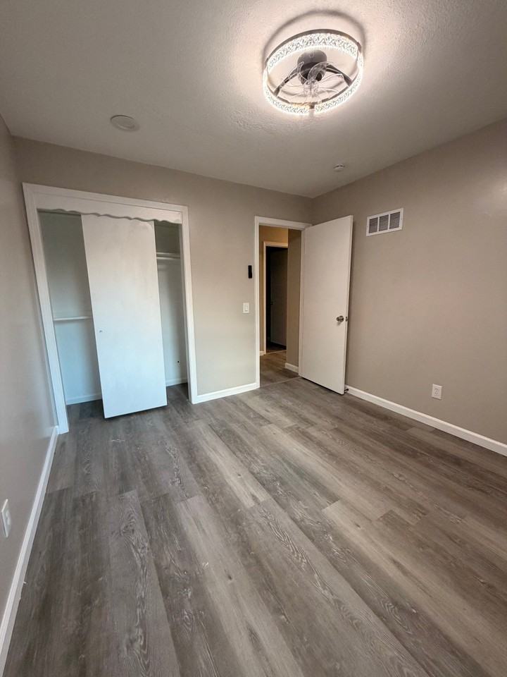 1632 S Kenwood St - Photo 3 of 30