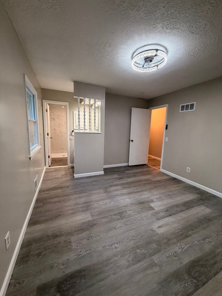 1632 S Kenwood St - Photo 5 of 30