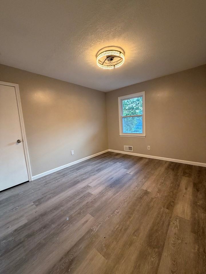 1632 S Kenwood St - Photo 7 of 30