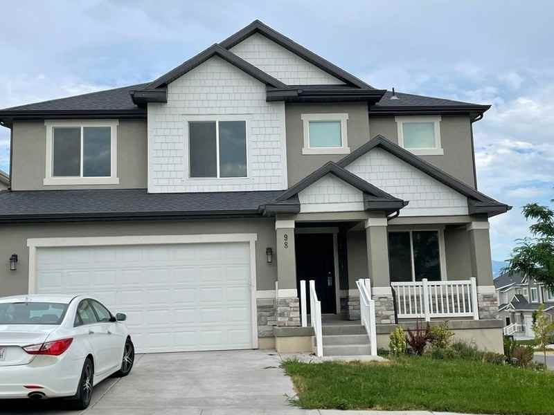 98 N Stone Gate Dr