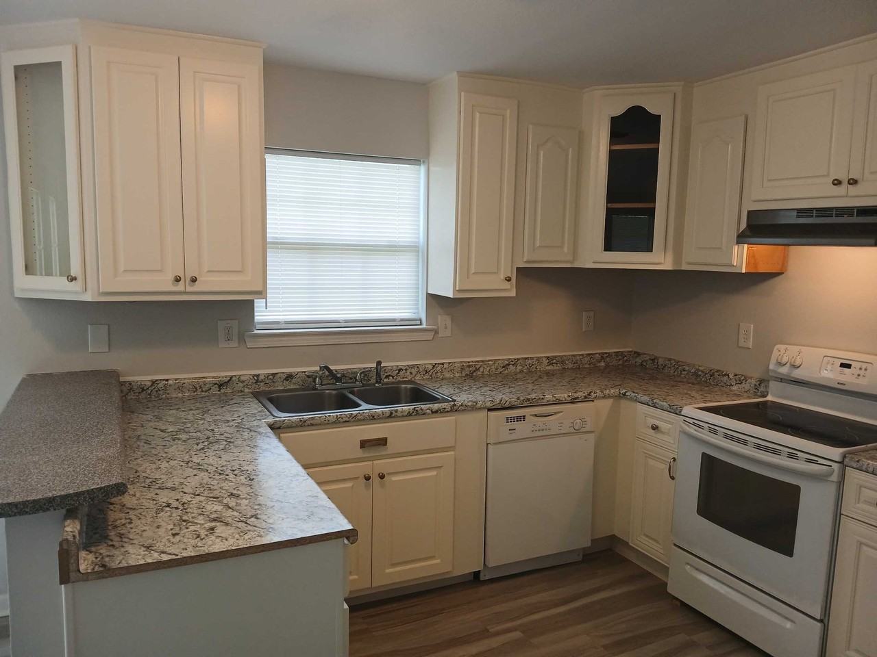 2819 57th Ave - Photo 2 of 9