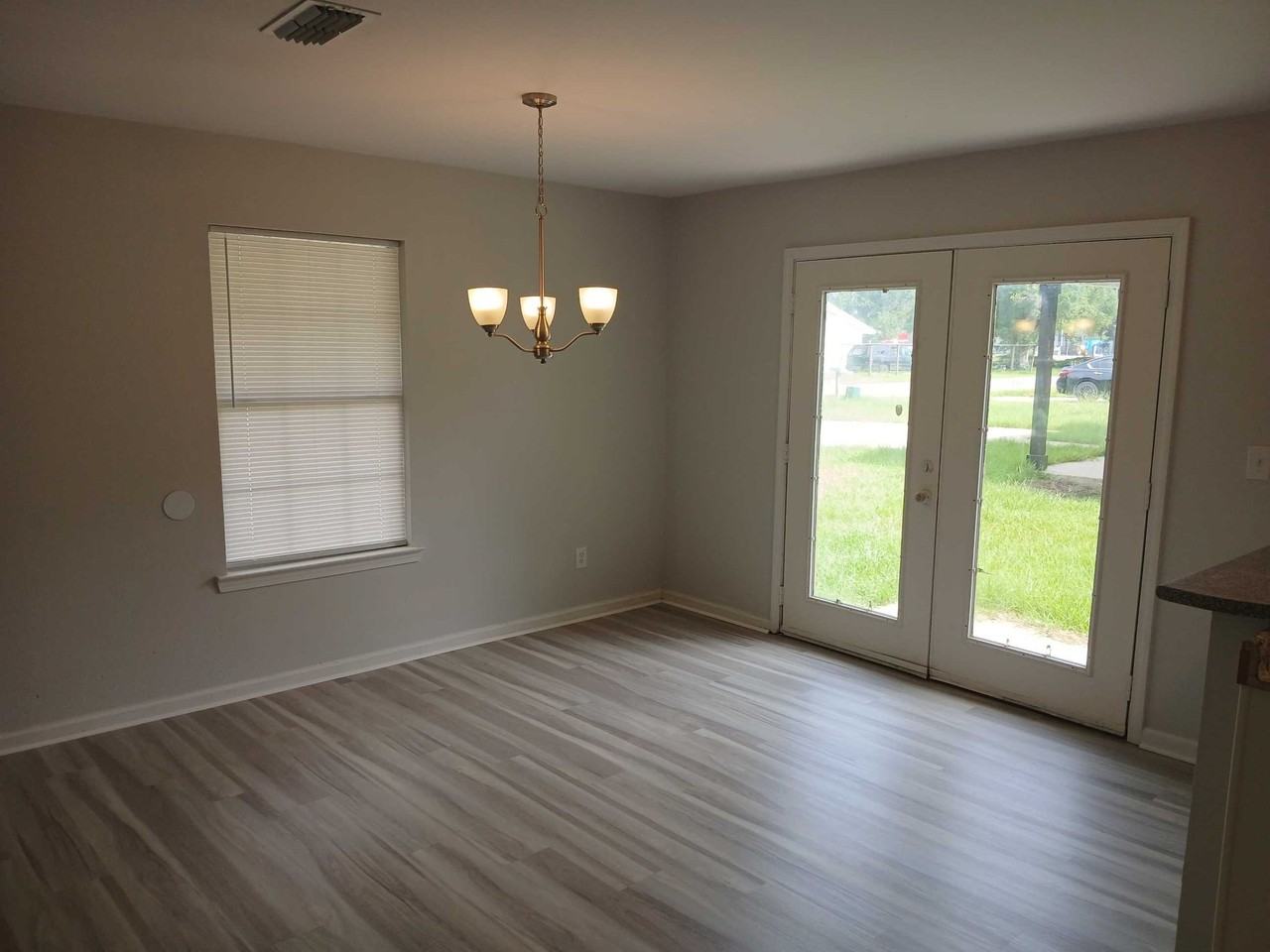 2819 57th Ave - Photo 3 of 9