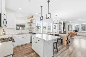 featured image of 441 Matchbox St