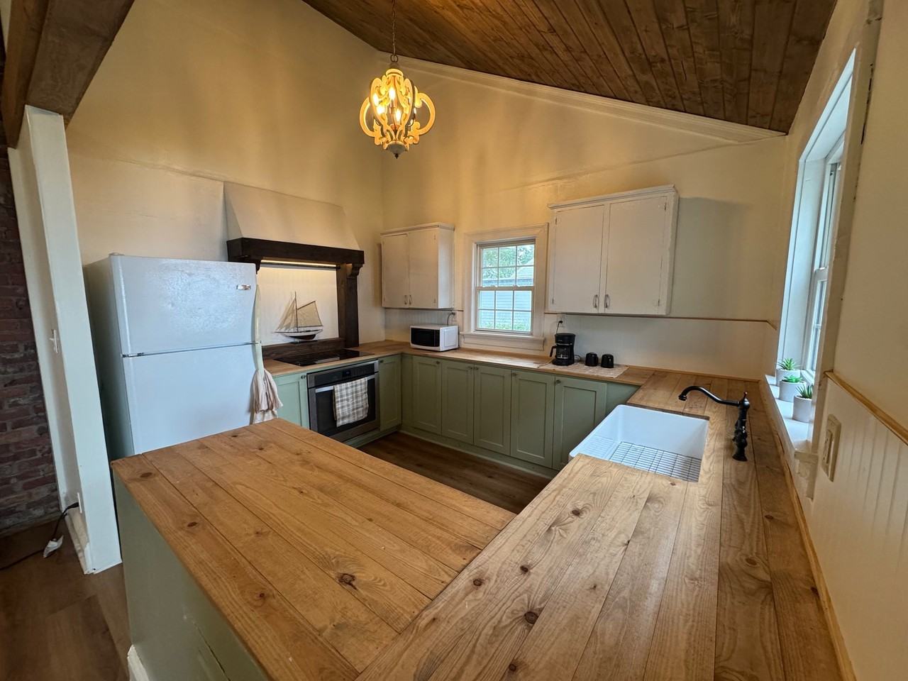 810 Neuse Dr - Photo 2 of 19