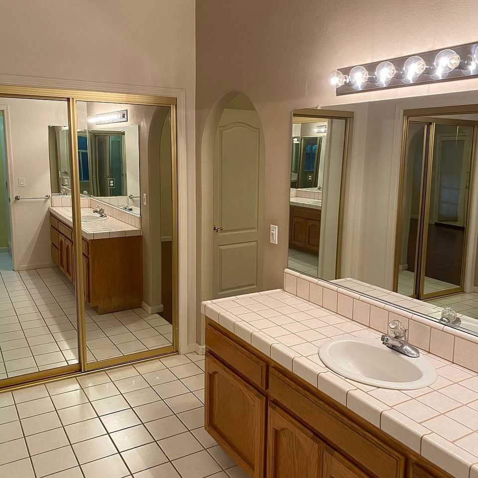 1740 Corsica Dr - Photo 2 of 11