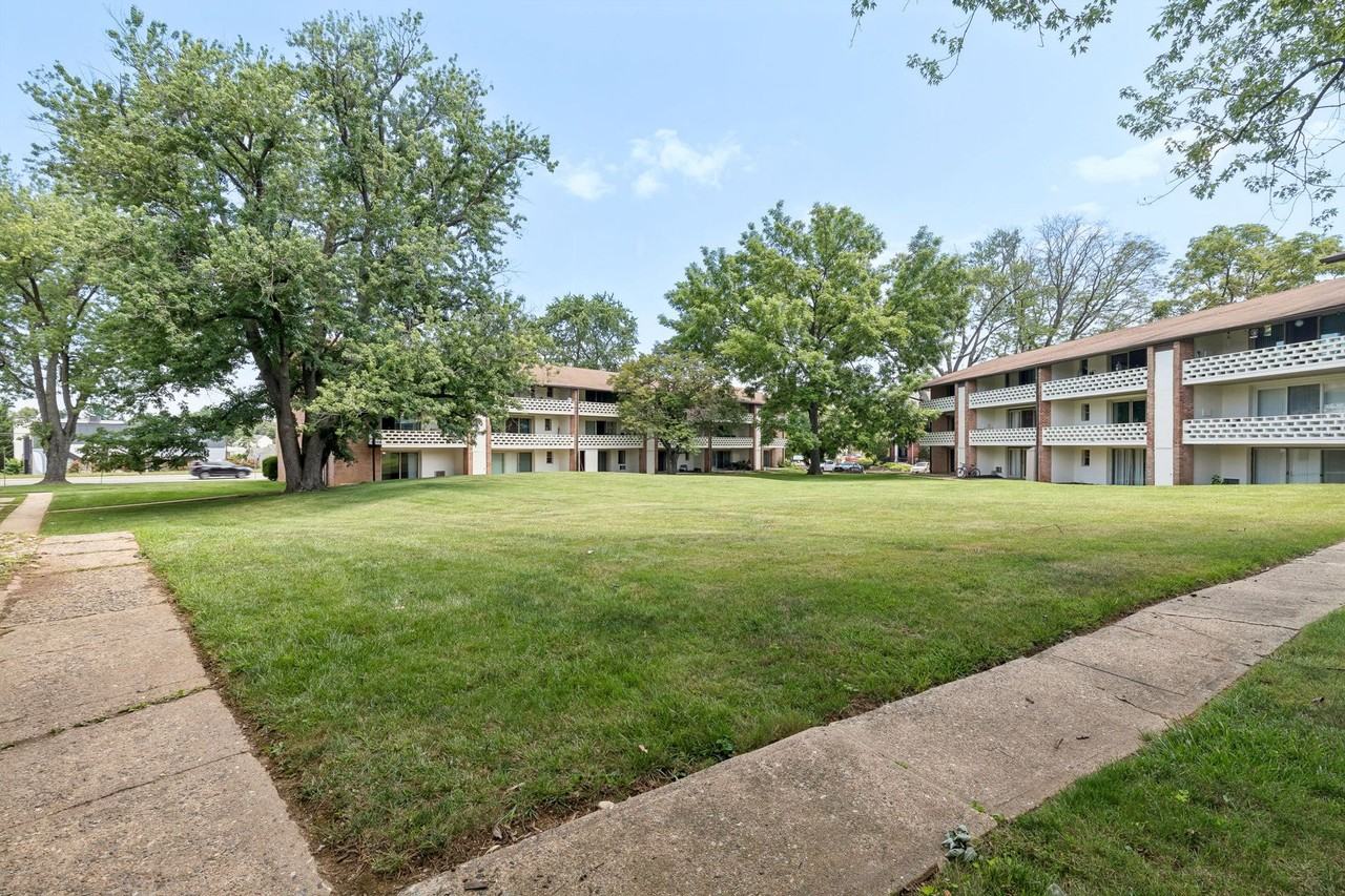 Racquet Club - Photo 3 of 39
